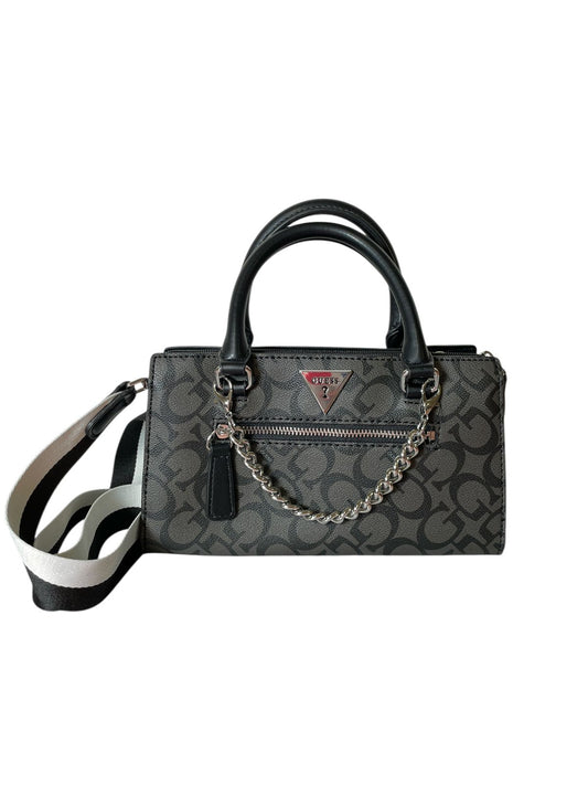 BOLSA GUESS DAMA GRIS CON DETALLES NEGROS Y CADENA