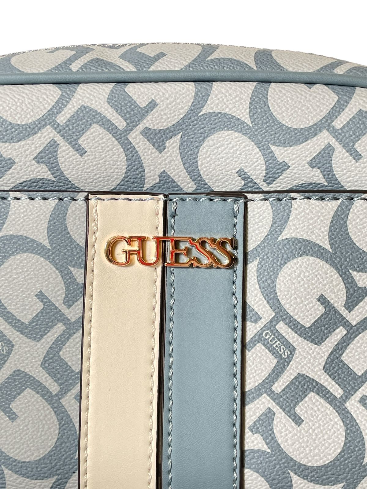 BOLSA GUESS AZUL ESTILO CAMERA BAG CON CORREA DE CADENA