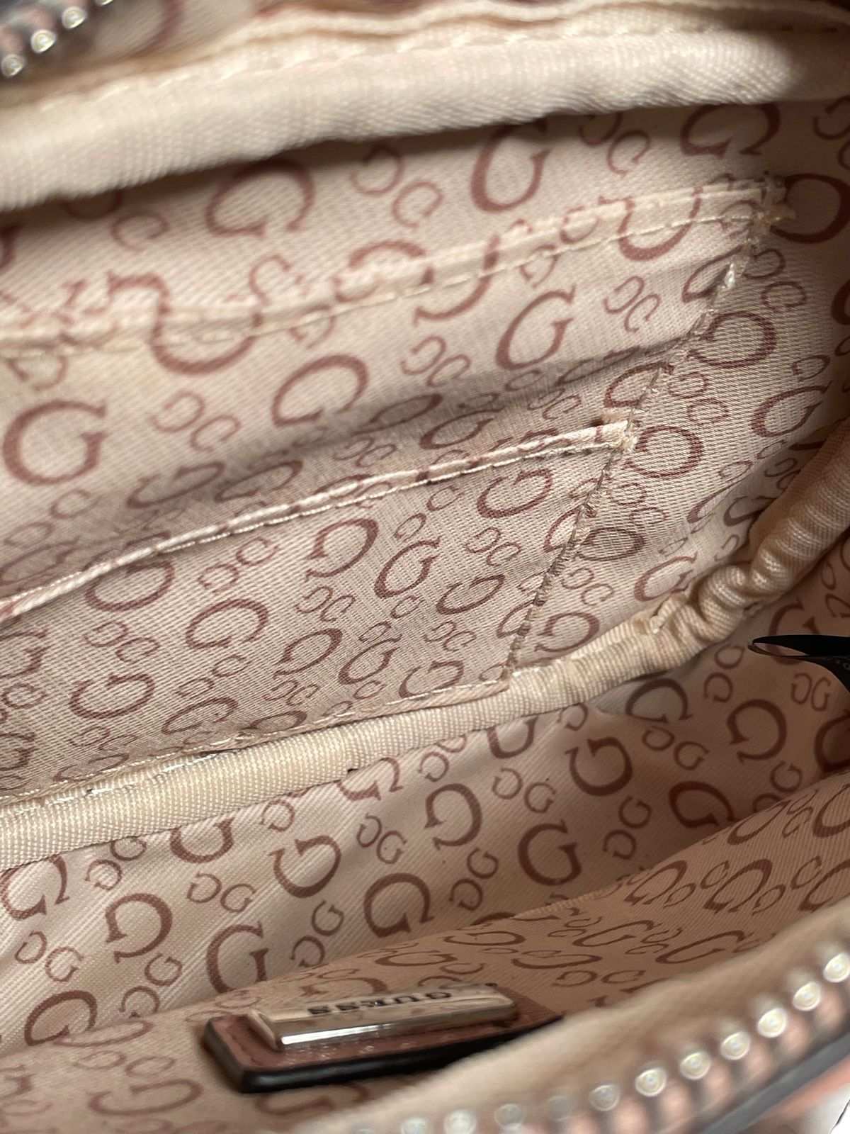 BOLSA GUESS CAFÉ