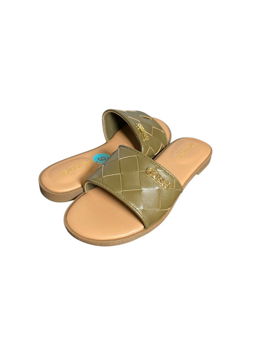 SANDALIAS GUESS SLIDES OLIVO ELEGANCIA ENTRELAZADA