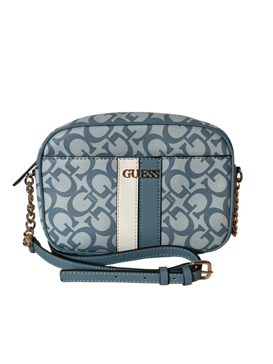 BOLSA GUESS AZUL ESTILO CAMERA BAG CON CORREA DE CADENA